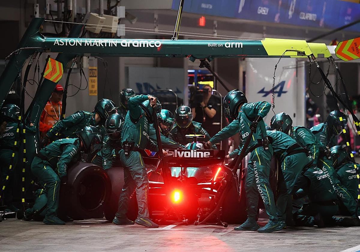 A poor pit stop by Aston Martin forced Alonso to climb back up four positions.