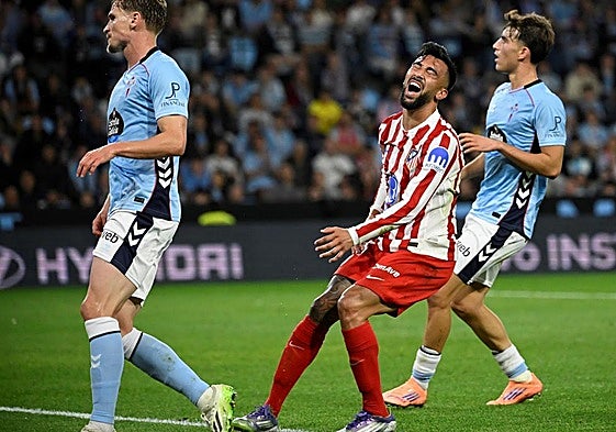 Nico González se lamenta tras fallar una ocasión.