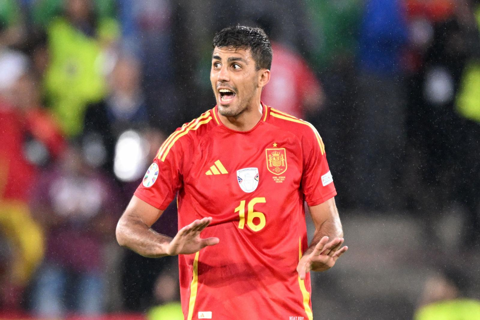 Rodri Hernández, en un partido con España.