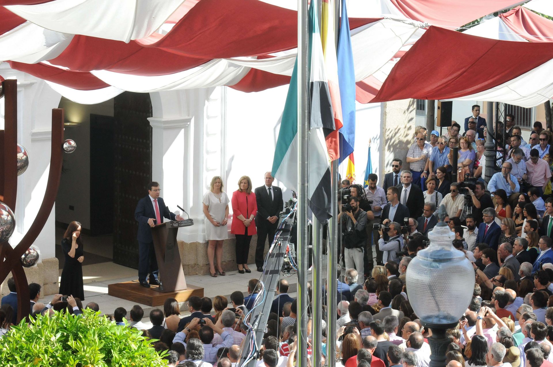 Acto de juramento y ambiente en la toma de posesion como presidente de Guillermo Fernández Vara en 2015.