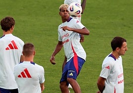 Lamine Yamal, durante un entrenamiento de la selección española.