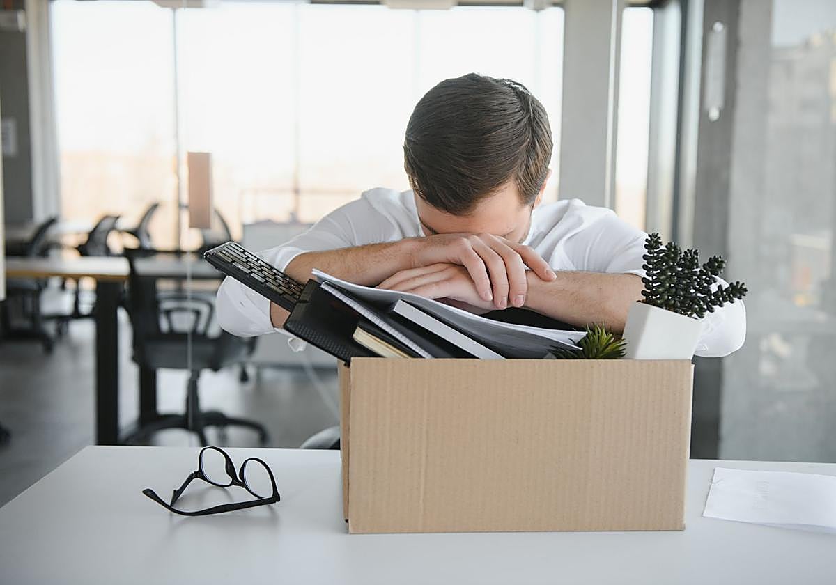 «Familia... me han despedido»