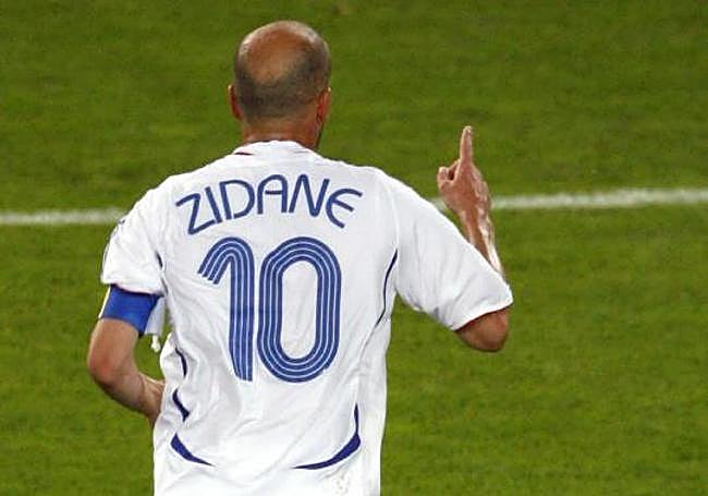 Zidane, en un partido con Francia.