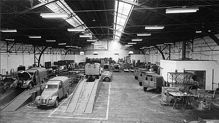 Fabricación de la furgoneta AZU en los aós 60