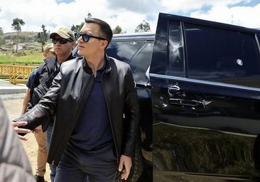 El presidente de Ecuador sale ileso de un ataque a tiros y con piedras contra su vehículo