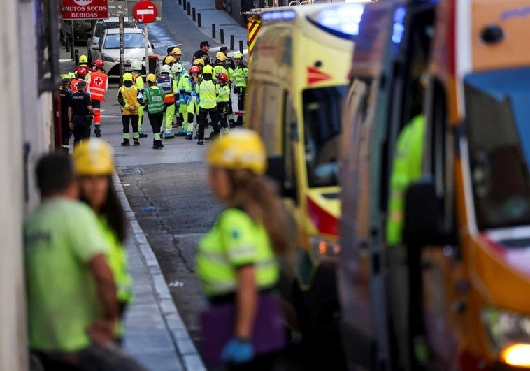 La caída «a plomo» del forjado de un edificio en obras en Madrid deja dos muertos y tres heridos