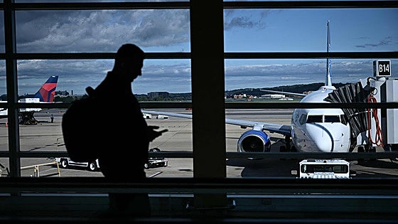 El cierre del Gobierno de EE UU desata el caos en los aeropuertos del país