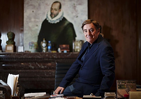 Luis García Montero en su despacho.