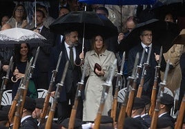 Santiago Abasacal presencia el desfile del 12-O de 2024.