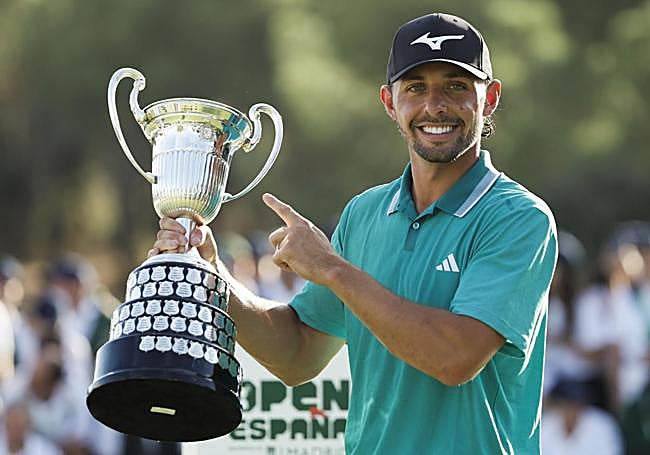 Marco Penge, con el trofeo de campeón.