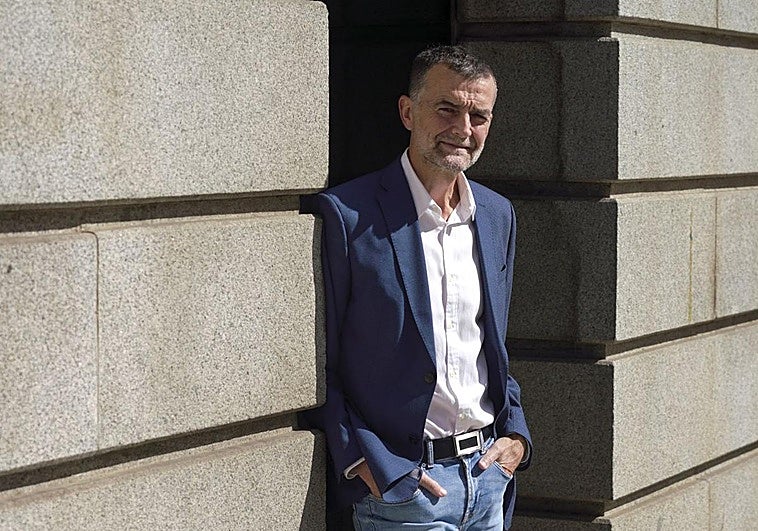 El coordinador federal de Izquierda Unida, Antonio Maíllo, posa en Madrid para la entrevista con este medio.