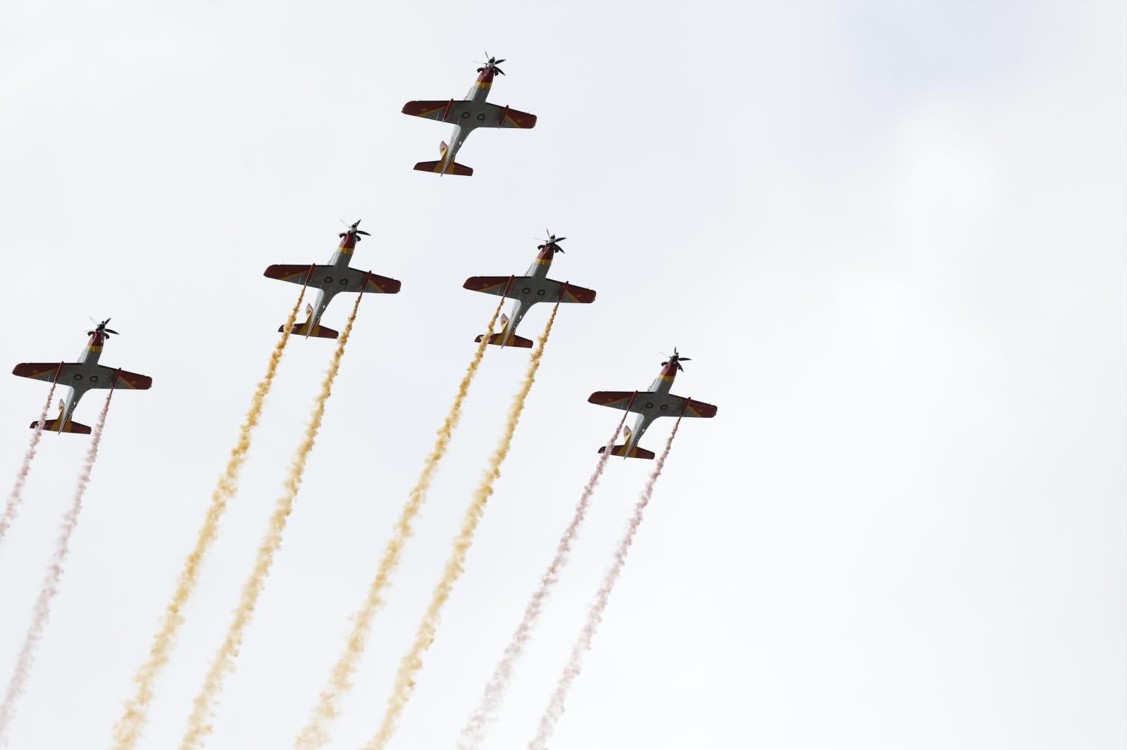 Vista de la formación Mirlo, compuesta por cinco Pilatus PC-21 de la Academia General del Aire y del Espacio