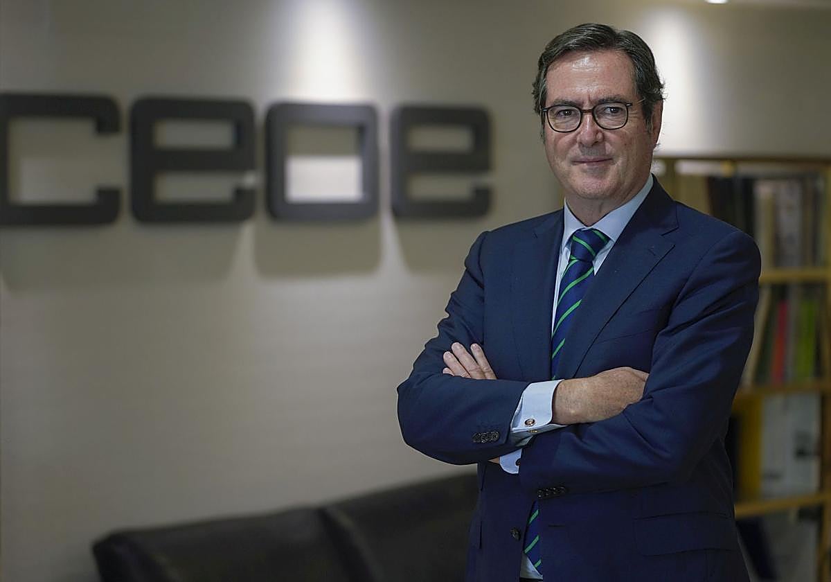 Antonio Garamendi posa para este periódico en la sede de CEOE en Madrid.