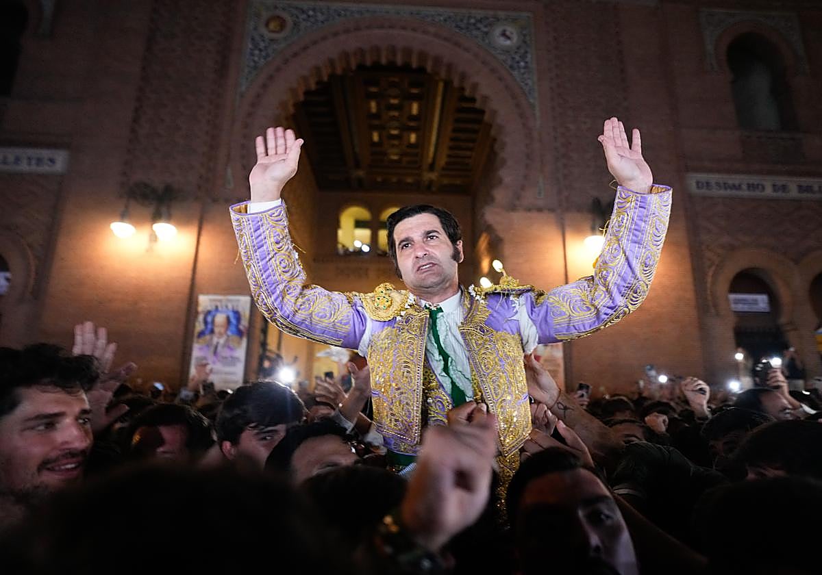 El diestro Morante de la Puebla tras el festejo taurino de la Feria de Otoño.