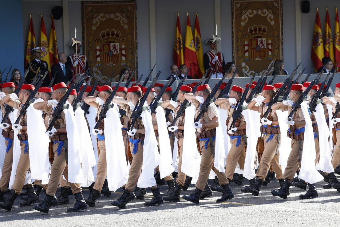 El desfile militar por el Día de la Hispanidad, en imágenes | El Correo