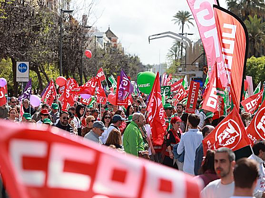 Los sindicatos amenazan al Gobierno con una huelga de funcionarios si no suben los salarios