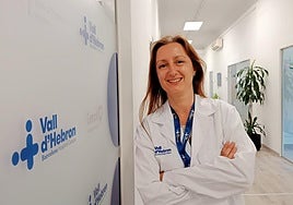 La investigadora Andreea Ciudin, miembro de la Asociación Europea para el Estudio de la Obesidad, en el Vall d'Hebron Institut de Recerca.