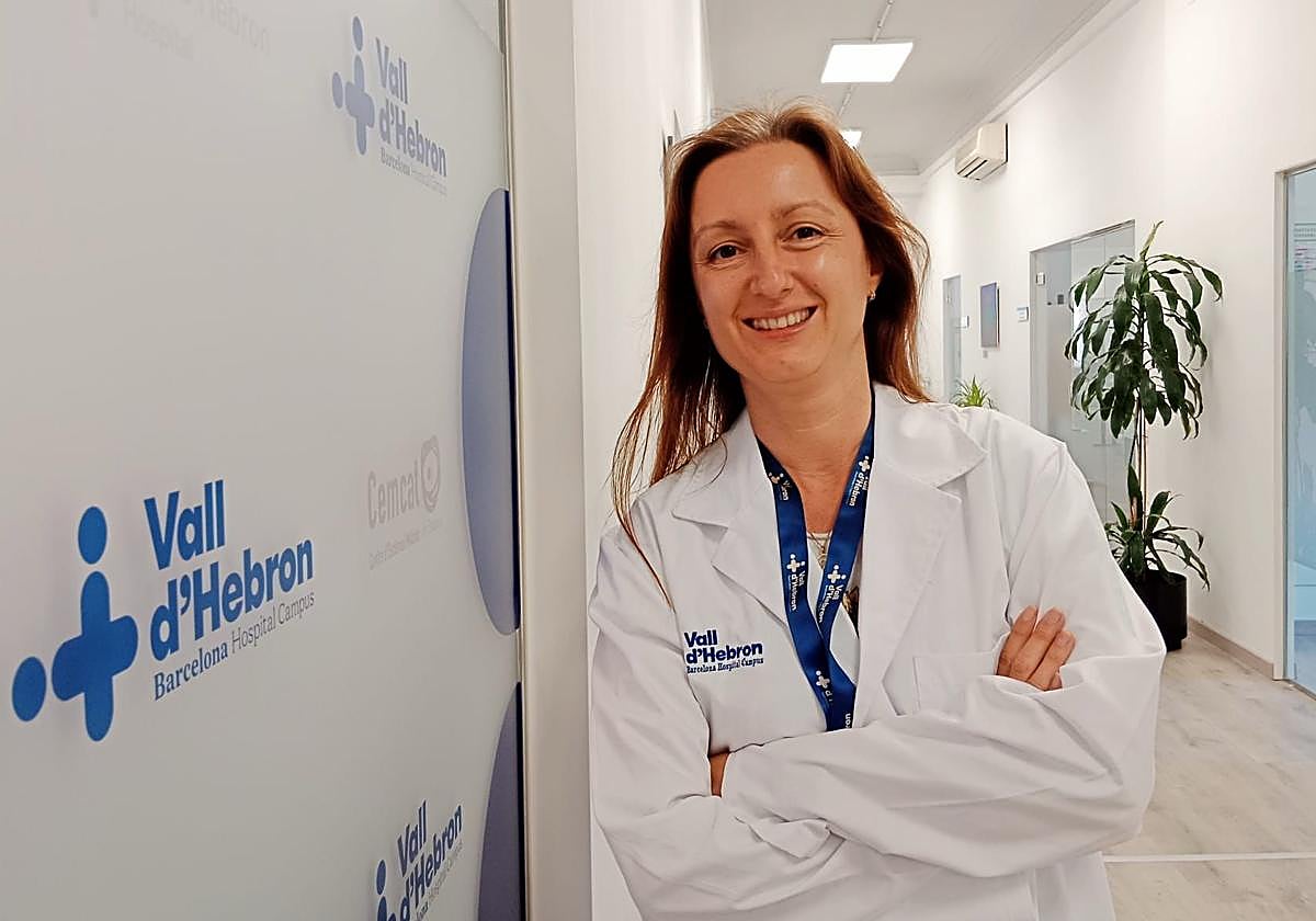 La investigadora Andreea Ciudin, miembro de la Asociación Europea para el Estudio de la Obesidad, en el Vall d'Hebron Institut de Recerca.