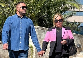 Belén Esteban con su marido Miguel Marcos a su llegada a la Audiencia Provincial de Madrid.