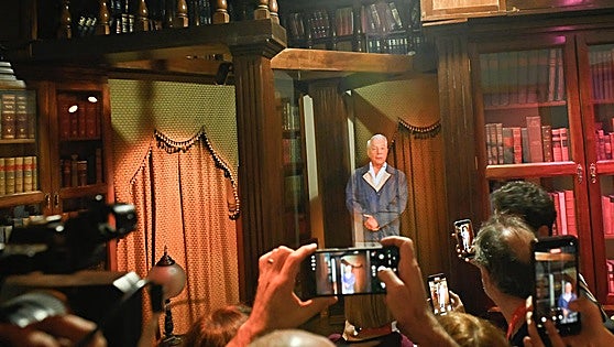 Un Vargas Llosa hologramático