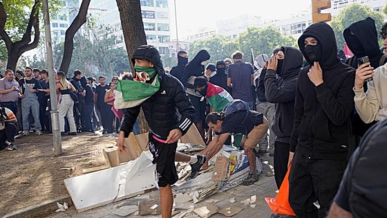 Manifestantes propalestinos mantienen la presión a Israel en una huelga con disturbios en Barcelona