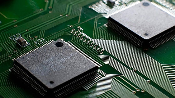 La patronal europea de fabricantes de coches alerta de una posible escasez de chips