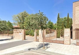 Entrada del colegio Los Infantes.