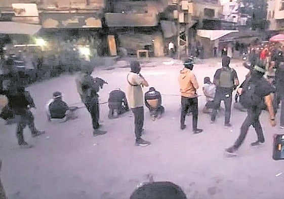 Imagen de la ejecución sumaria de palestinos rivales a Hamás