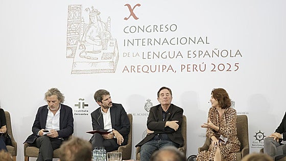 Urtasun respalda el «magnífico trabajo» de García Montero y elude su polémica con la RAE
