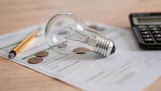 ¿Veinte euros menos en la factura de la luz? Prueba estos pequeños trucos