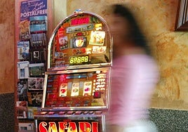 Maquina tragaperras en un bar de Basauri.