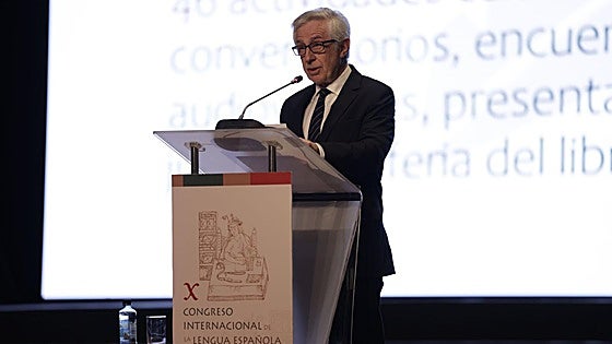 Arequipa concluye su volcánico Congreso de la Lengua con los puentes rotos entre la RAE y el Cervantes