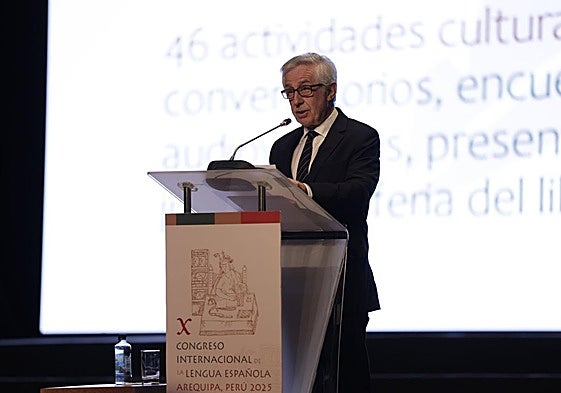 El secretario general del X Congreso Internacional de la Lengua Española (CILE), Álvaro García Santa-Cecilia, en su clausura.