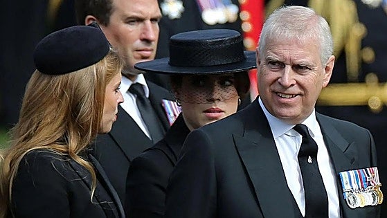 El príncipe Andrés renuncia a sus títulos nobiliarios tras reunirse con el rey Carlos III