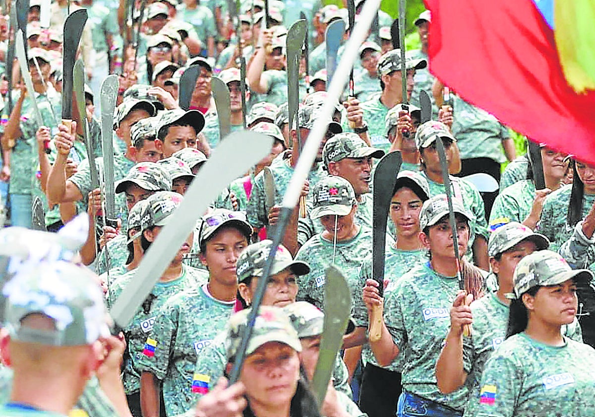 Milicianos de Venezuela, durante un desfile.
