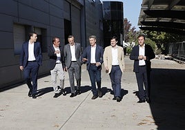 Alberto Núñez Feijóo y el presidente de la Junta, Alfonso Fernández Mañueco, se dirigen a un acto con autónomos en Cartonajes Izquierdo-Insoca (Soria).