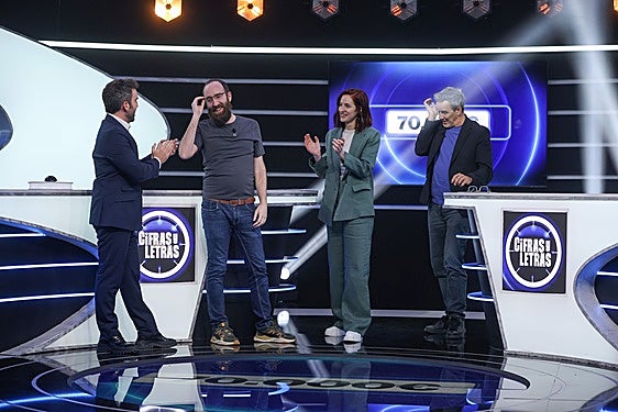 Aitor Albizua, Diego Aguado, Elena Herraiz y David Calle, después de que el concursante se hiciera con el bote.