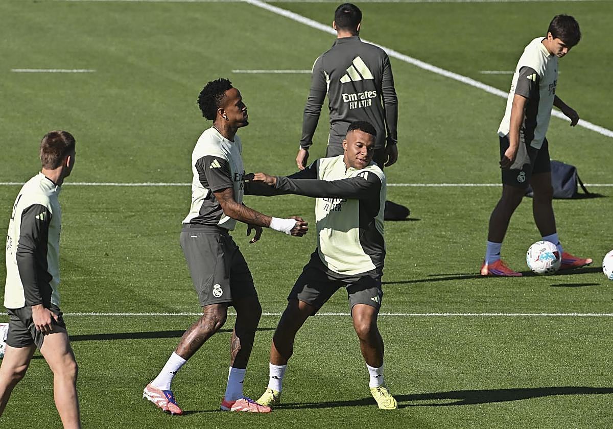Mbappé trabajó con normalidad en el último entrenamiento previo a la visita del Real Madrid a Getafe.