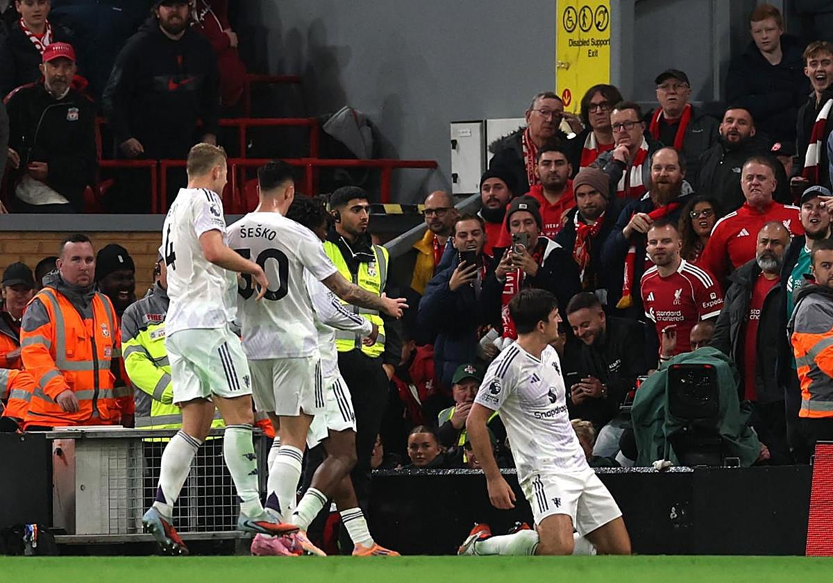 Harry Maguire celebra su tanto ante el Liverpool.