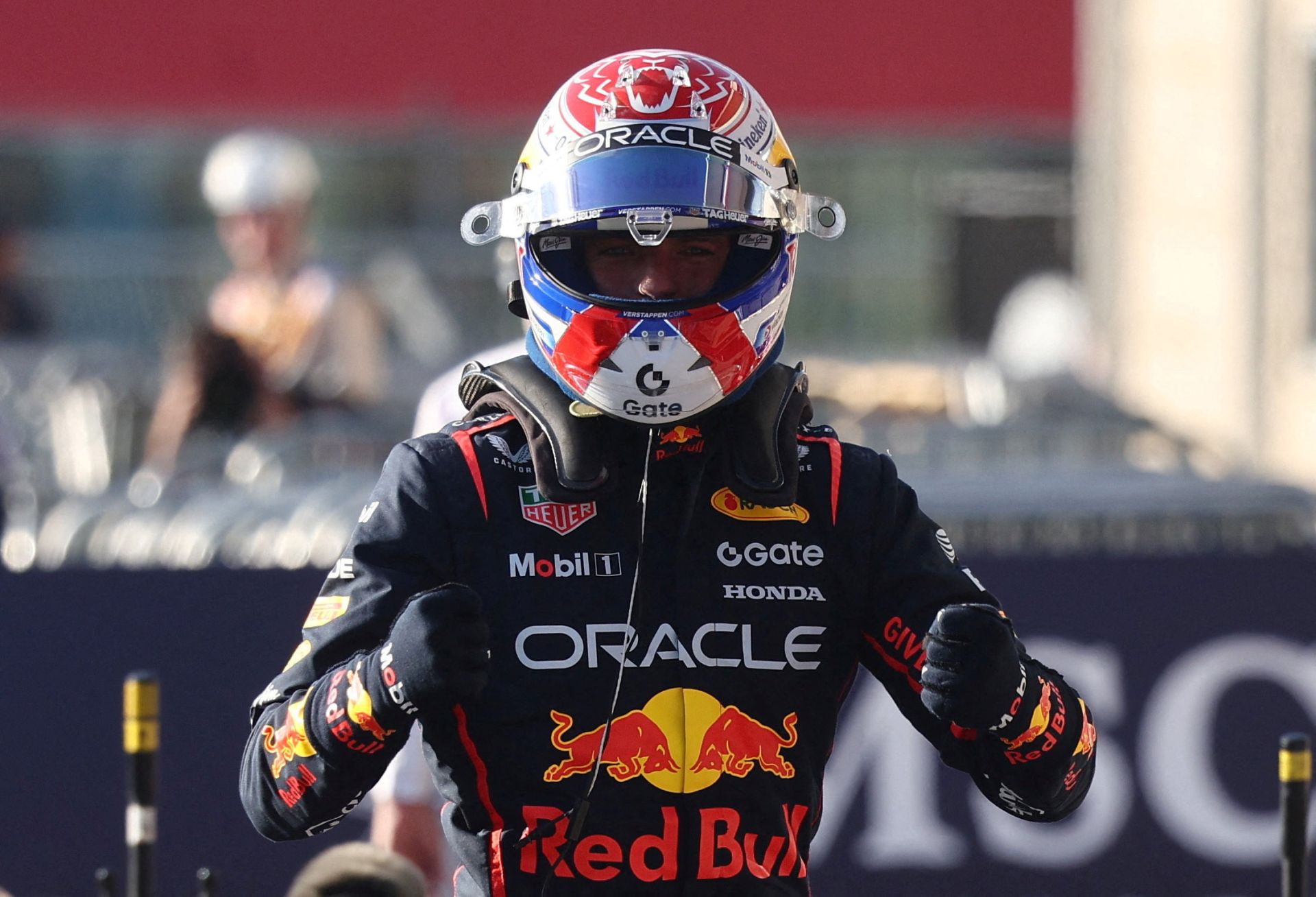 Max Verstappen celebra la 'pole' conseguida para la carrera de este domingo.