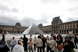 Estas son las ocho joyas robadas en el Louvre