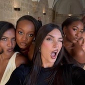 Selfie subido a Instagram por Colette Lathan, amiga de la novia, con varias de las invitadas, entre ellas Malia y Sasha Obama (cuarta y sexta por la izquierda).
