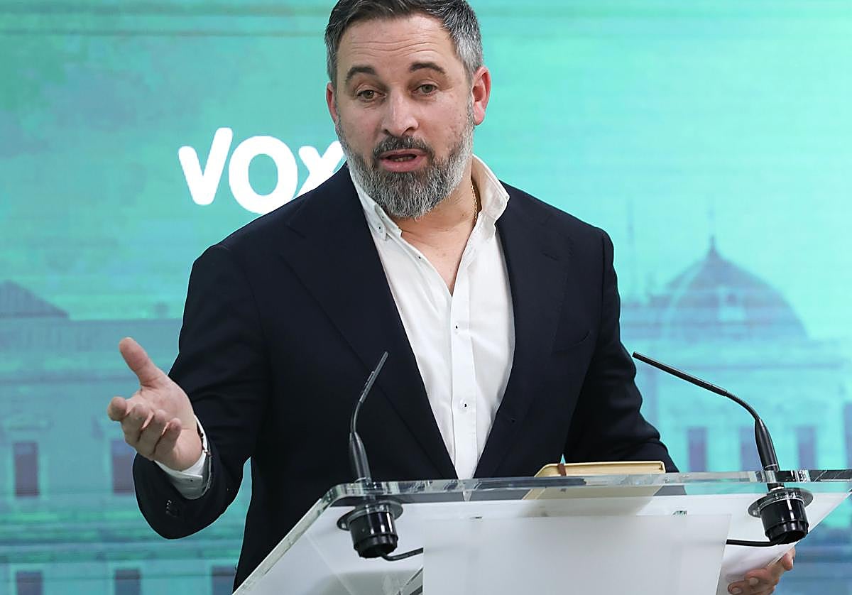 El líder de Vox, Santiago Abascal, en la sede de su partido.