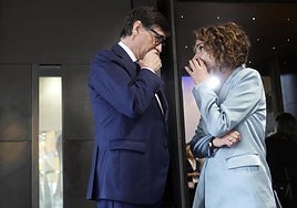 La vicepresidenta primera del Gobierno y ministra de Hacienda, María Jesús Montero, y el presidente de la Generalitat, Salvador Illa.