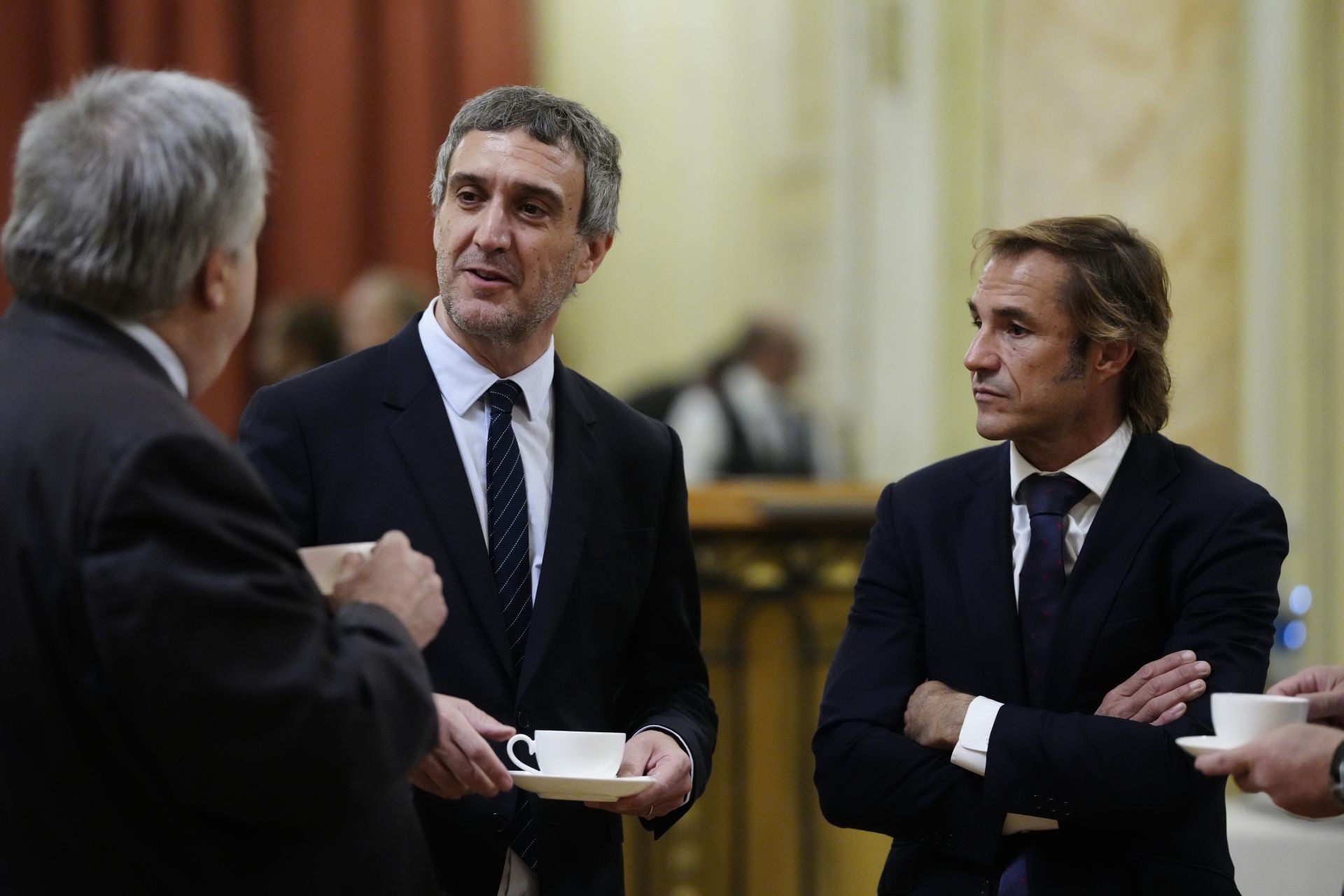 Txema Olega, senador del Grupo Socalista por Bizkaia; Fernando Belzunce, director general Editorial y de Comunicación de Vocento; y Juan Pedro Díaz Armendáriz, director general Comercial de Vocento.