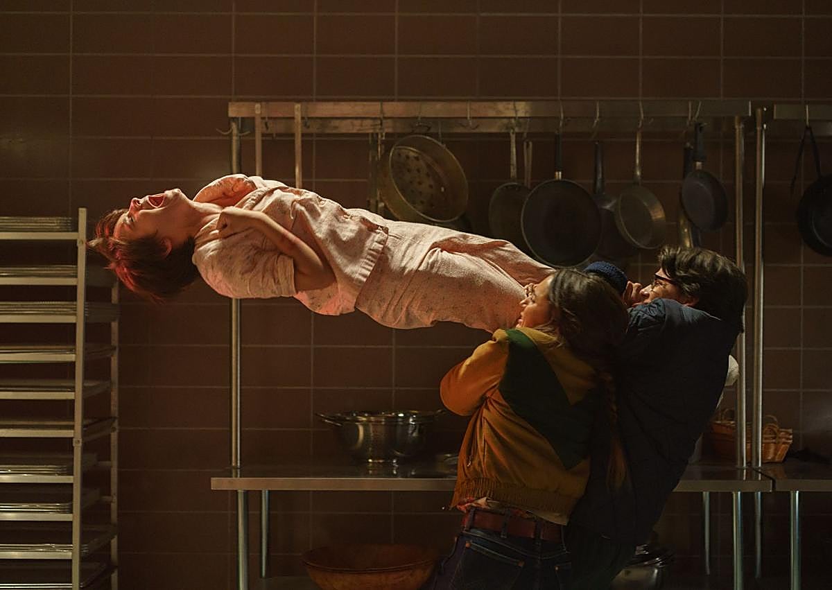 Imagen secundaria 1 - Tres fotogramas de la película.