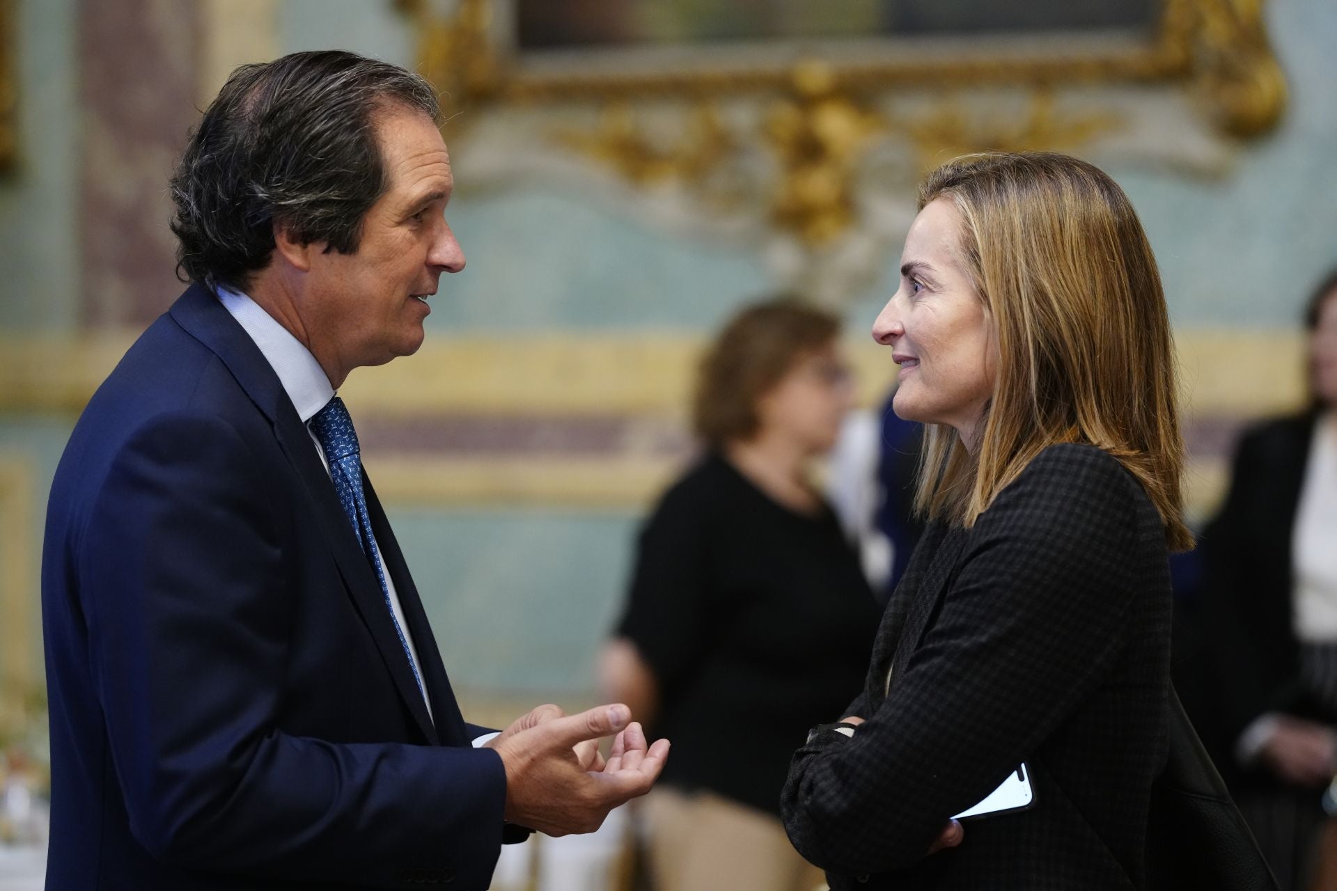 Emilio Ybarra, CEO de Kemet Corner, y Carmen Basagoiti, presidenta de Harmon.