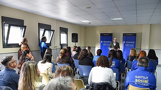 Un centenar de los 400 sintecho de Barajas buscó alojamiento en el centro abierto por Almeida
