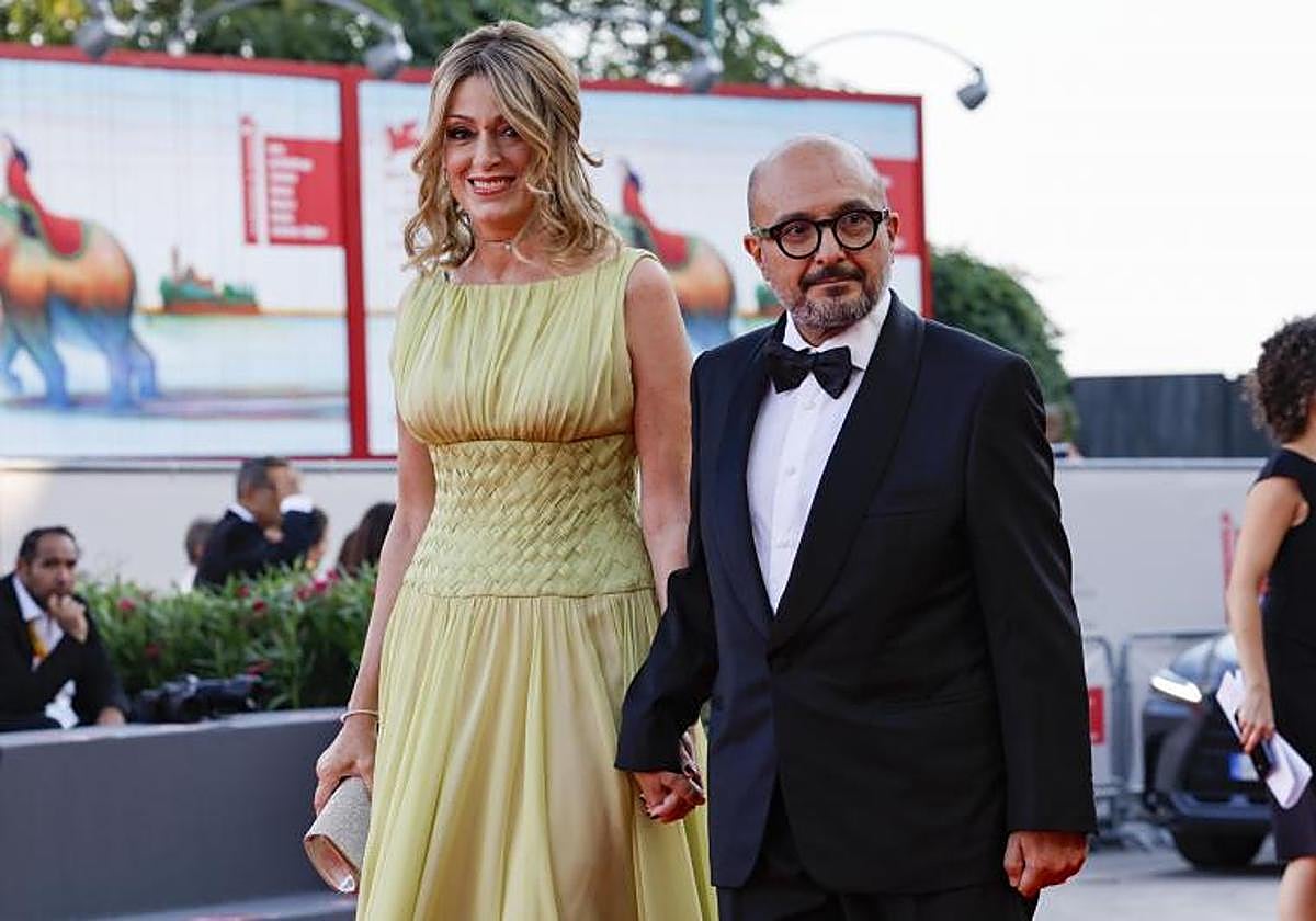 El exministro de Cultura italiano, Gennaro Sangiuliano, y su esposa, Federica Corsini, en el festival de Venecia en agosto de 2024.