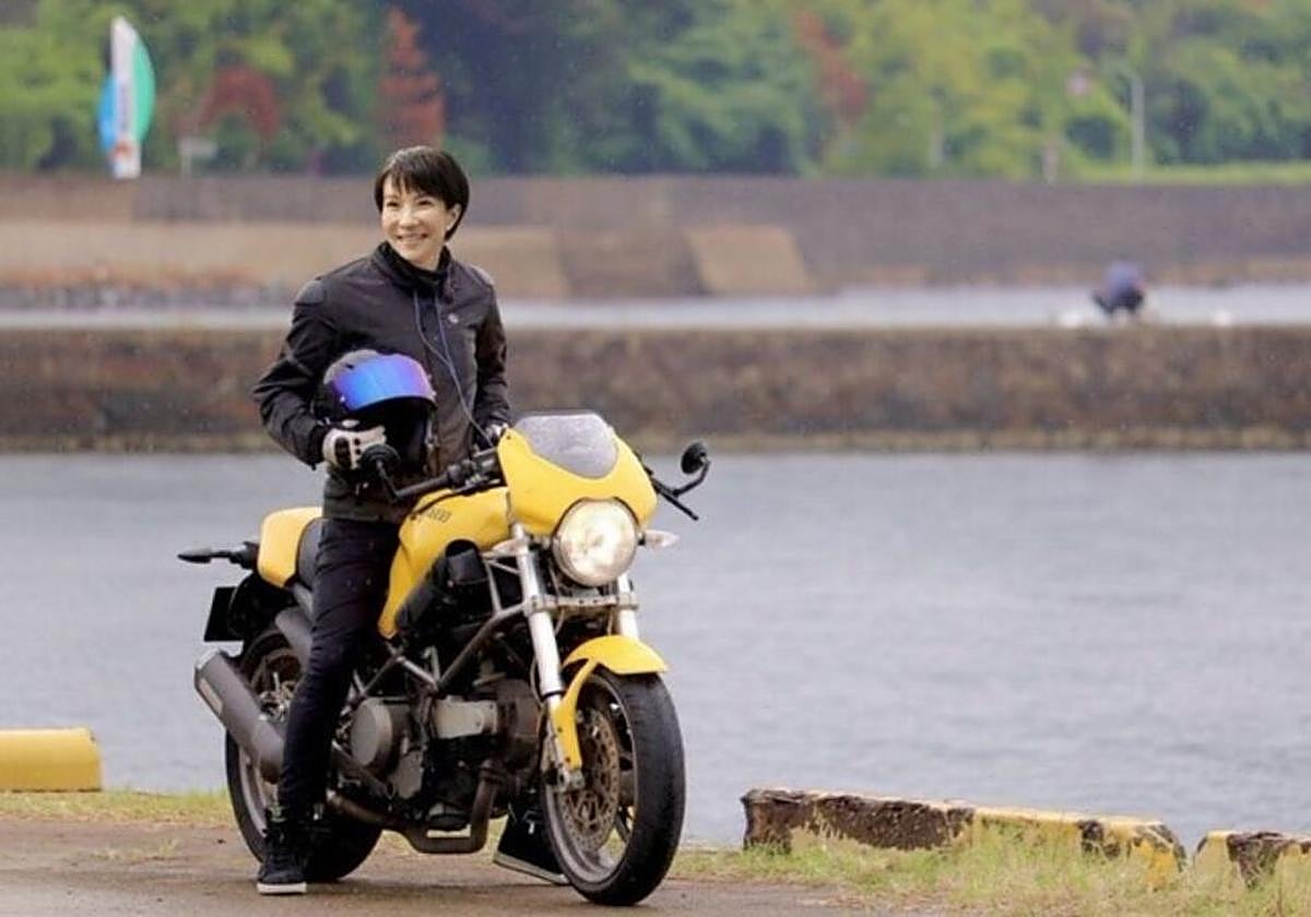 La primera ministra de Japón, Sanae Takaichi, Takaichi recorría Japón sobre dos ruedas antes de dedicarse a la política.